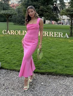 Julia Wieniawa-Narkiewicz feet photo thumbnail