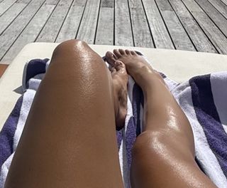 Julia Wieniawa-Narkiewicz feet photo thumbnail