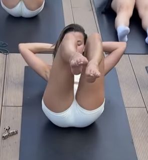 Julia Wieniawa-Narkiewicz feet photo 12
