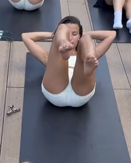 Julia Wieniawa-Narkiewicz feet photo 8