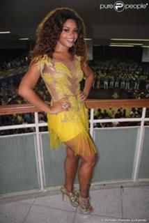 Juliana Alves feet photo 9