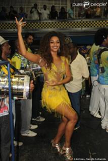 Juliana Alves feet photo 7