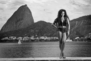 Juliana Alves feet photo 3