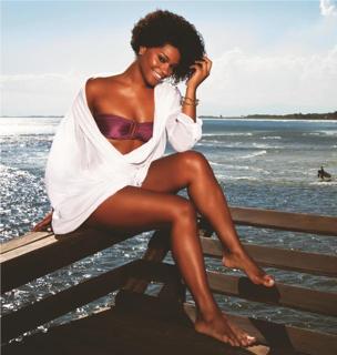 Juliana Alves feet photo 3