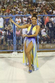 Juliana Alves feet photo 10