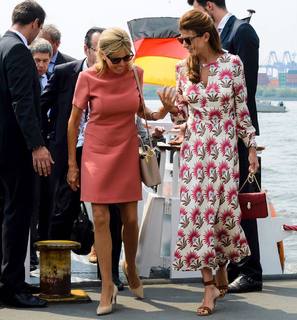 Juliana Awada feet photo 3