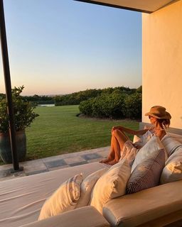 Juliana Awada feet photo 8