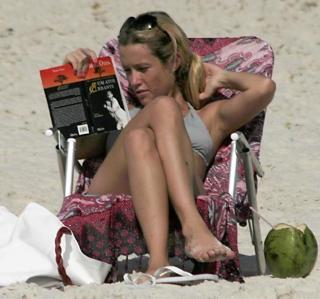 Juliana Didone feet photo thumbnail