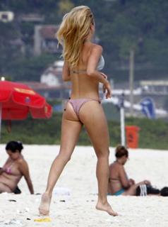 Juliana Didone feet photo thumbnail