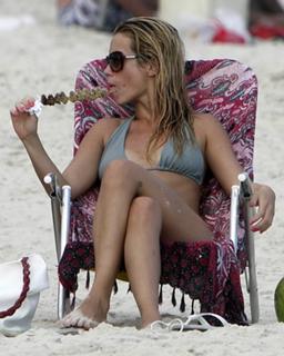 Juliana Didone feet photo thumbnail