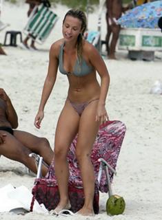 Juliana Didone feet photo thumbnail