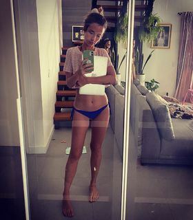 Juliana Didone feet photo thumbnail