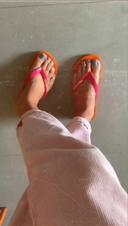 Juliana Didone feet photo thumbnail