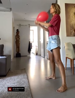 Juliana Didone feet photo thumbnail