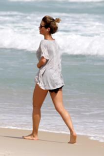 Juliana Didone feet photo thumbnail