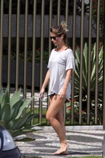 Juliana Didone feet photo thumbnail