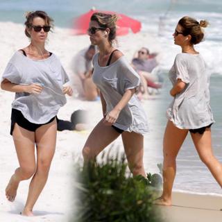 Juliana Didone feet photo thumbnail