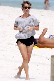 Juliana Didone feet photo thumbnail