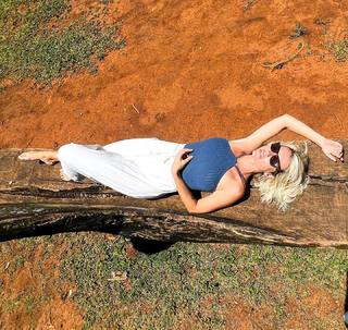 Juliana Didone feet photo thumbnail