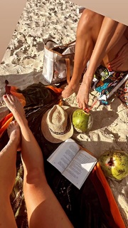 Juliana Didone feet photo thumbnail