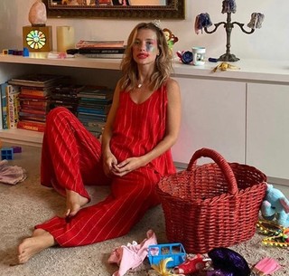 Juliana Didone feet photo thumbnail