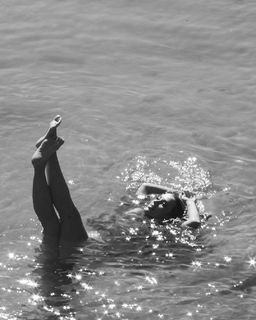 Juliana Didone feet photo thumbnail