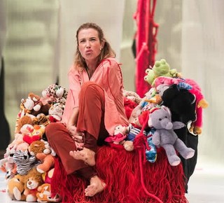 Juliana Didone feet photo thumbnail