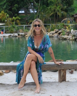 Juliana Didone feet photo thumbnail