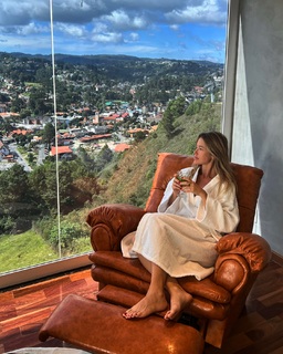 Juliana Didone feet photo thumbnail