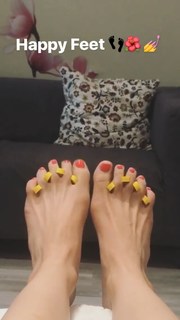 Juliana Harkavy feet photo 9