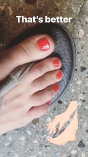 Juliana Harkavy feet photo 6