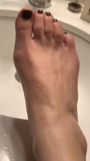 Juliana Harkavy feet photo 19