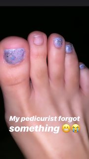 Juliana Harkavy feet photo 14