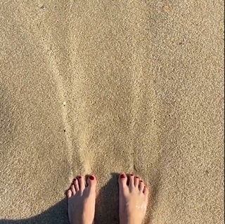 Juliana Lohmann feet photo 7
