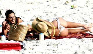 Juliana Paes feet photo thumbnail