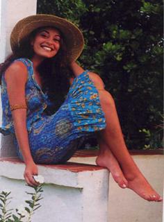 Juliana Paes feet photo thumbnail
