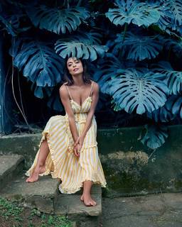 Juliana Paes feet photo thumbnail