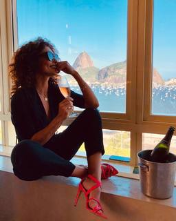 Juliana Paes feet photo thumbnail