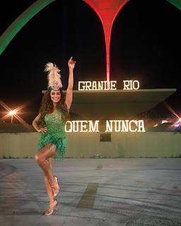 Juliana Paes feet photo thumbnail