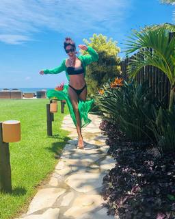 Juliana Paes feet photo thumbnail