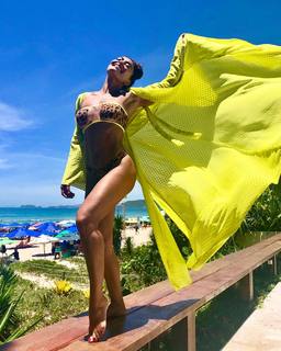Juliana Paes feet photo thumbnail