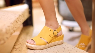 Juliana Paes feet photo thumbnail
