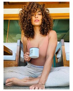 Juliana Paes feet photo thumbnail