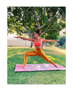 Juliana Paes feet photo thumbnail