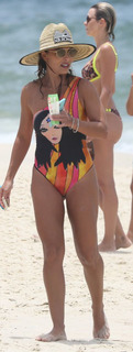 Juliana Paes feet photo thumbnail