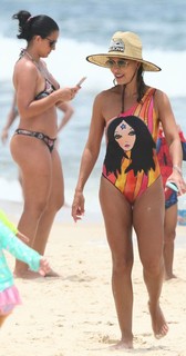 Juliana Paes feet photo thumbnail