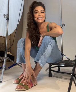Juliana Paes feet photo thumbnail