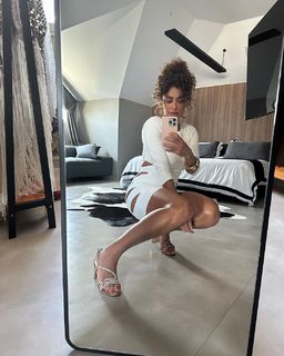 Juliana Paes feet photo thumbnail