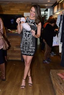 Juliana Paiva feet photo thumbnail
