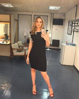 Juliana Paiva feet photo thumbnail
